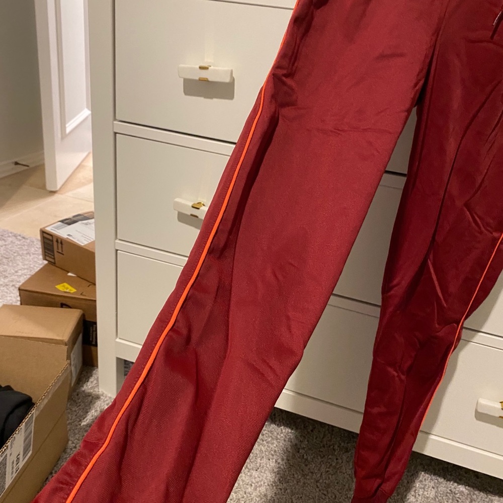 Nike Joggers - Picture 2 of 3